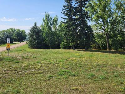 300 SE 4th Ave, Kenmare, North Dakota 58746
