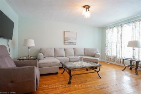 14 MARSHALL PARK DRIVE, North Bay, Ontario P1A 2N9, Kanada