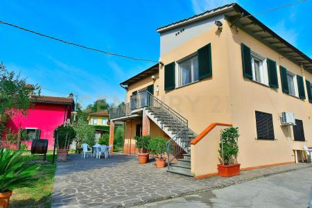 Via Stradone di Camigliano, Capannori, Toscana 55012, Italy
