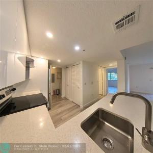 5051 Wiles Rd Unit# 103, Coconut Creek, Florida 33073, USA