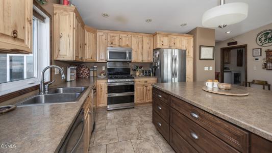 4558 12 M Street, Garrison, ND 58540, USA