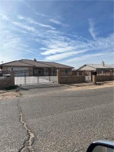 15463 Riverside Street, Hesperia, קליפורניה 92345, ארצות הברית של אמריקה 