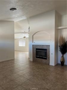 15463 Riverside Street, Hesperia, קליפורניה 92345, ארצות הברית של אמריקה 