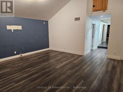 22 MARKET STREET, Collingwood, Ontario L9Y 3M6, Canada