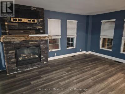 22 MARKET STREET, Collingwood, Ontario L9Y 3M6, Canada