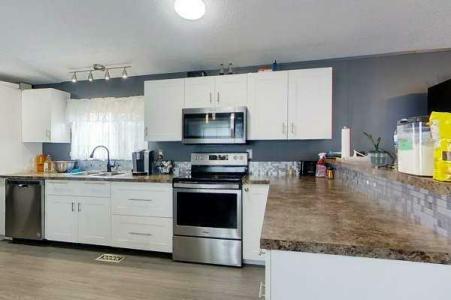 404 6 AVENUE NW, Slave Lake, Alberta T0G 2A1, Canada