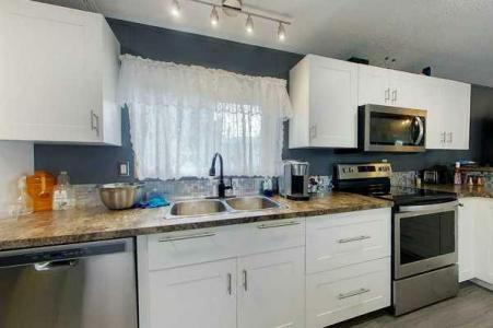 404 6 AVENUE NW, Slave Lake, Alberta T0G 2A1, Canada