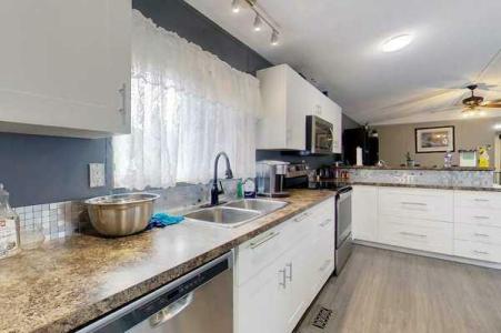404 6 AVENUE NW, Slave Lake, Alberta T0G 2A1, Canada