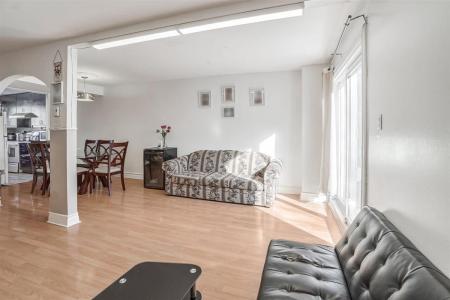 87Z  Rue Barnett, Dollard-Des Ormeaux, Quebec H9G 1W7, Canadá