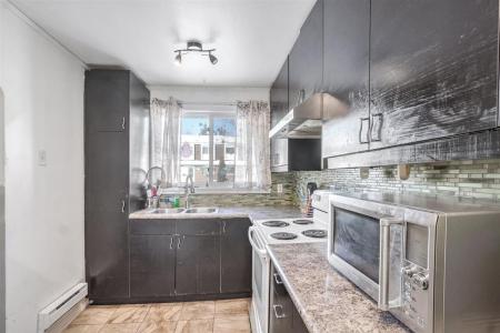 87Z  Rue Barnett, Dollard-Des Ormeaux, Quebec H9G 1W7, Canadá