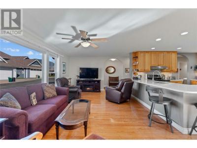 1231 10 STREET SOUTHWEST, Salmon Arm, Britanya Kolombiyası V1E 0A5, Kanada