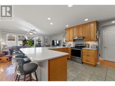 1231 10 STREET SOUTHWEST, Salmon Arm, Britanya Kolombiyası V1E 0A5, Kanada