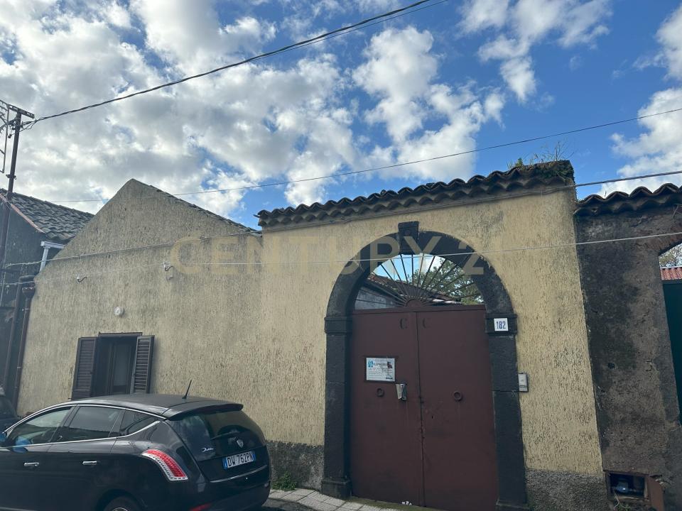 Viagrande, Sicilia 95029, איטליה