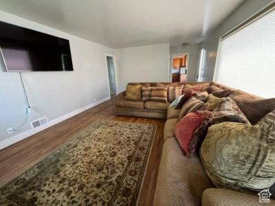 127 MASON LN, North Salt Lake, יוטה 84054, ארצות הברית של אמריקה