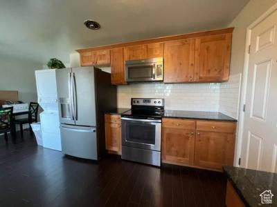 127 MASON LN, North Salt Lake, יוטה 84054, ארצות הברית של אמריקה