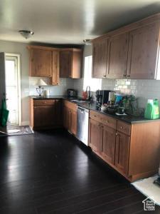 127 MASON LN, North Salt Lake, יוטה 84054, ארצות הברית של אמריקה