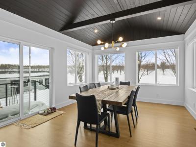 3836 Old Mission Road, Traverse City, Michigan 49686, États-Unis