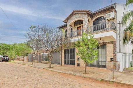 Artigas 808, Luque, Central 00001, Le Paraguay