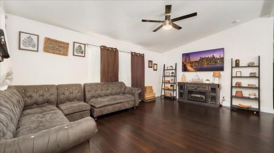 8086 Mission Blvd # 38, Jurupa Valley, California 92509, Estados Unidos