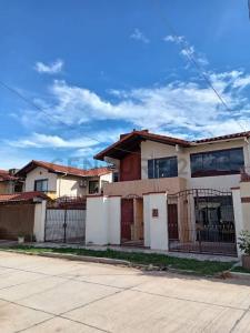 CASA EN VENTA  URB. ESPAÑA, AV. MIGUEL DE CERVANTES ENTRE 6to Y 7mo  ANILLO S/N, Sur, Santa Cruz 0000, Bolívia