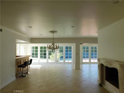 8535 Paso Robles Avenue, Sherwood Forest, California 91325, USA