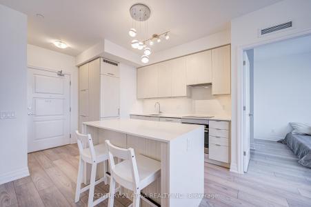 36 ELM DRIVE W, Mississauga, Ontario L5B 1L9, Canada