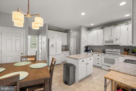118 First Manassas Place, Stephens City, Wirginia 22655, USA