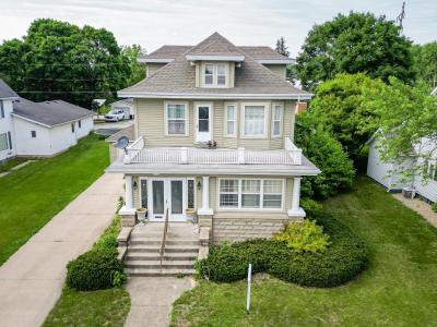 208 W 6th St., Sumner, Iowa 50674, USA