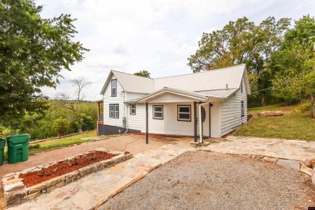 301 FALLEN ASH ROAD, Yellville, Arkansas 72687, USA
