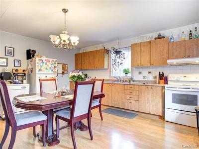 359-361 Rue Lebeau, Saint-Jérôme, Quebec J7Y 2M5, Kanada