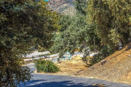 39065 Oak Glen Road, Oak Glen, California 92399, USA