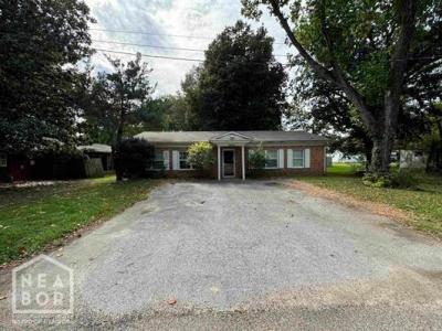 153 N Hickory, Piggott, Arkansas 72454, USA