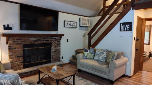 54 Deerfield Road, Lake Ariel, Pennsylvania 18436