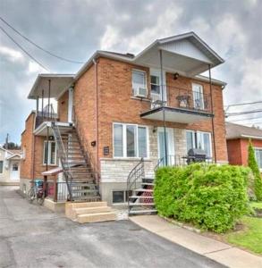 548-554  Rue Favre, La Prairie, Quebec J5R 2V7, Canada