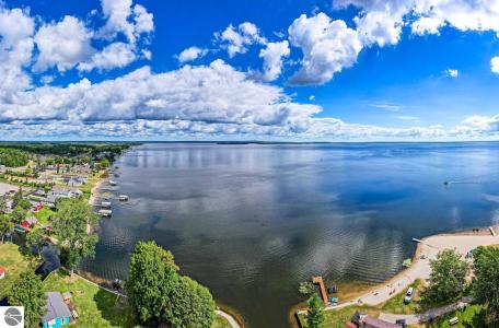 100 Island Drive, Houghton Lake, 密歇根州 48629-9611, 美国