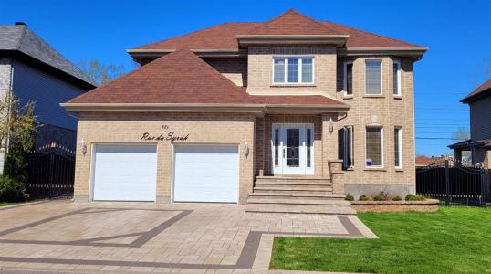 24  Rue du Syrah, Kirkland, Quebec H9H 0B1, Canada