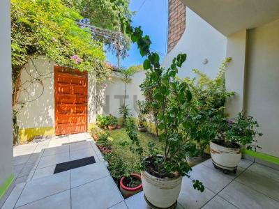 Calle Jacinto,Urb. Gamarra de León , Lima, Lima 00001, Peru