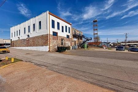 120 N Muskogee Avenue, Tahlequah, Oklohoma 74464, Amerika Birleşik Devletleri