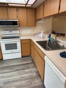 829 3RD AVENUE SW 2, LARGO, 佛罗里达州 33770, 美国