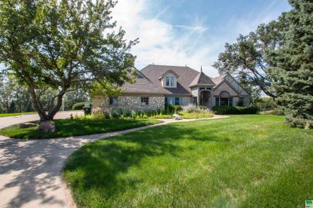 528 Pelletier Drive, Sioux City, Iowa 51104