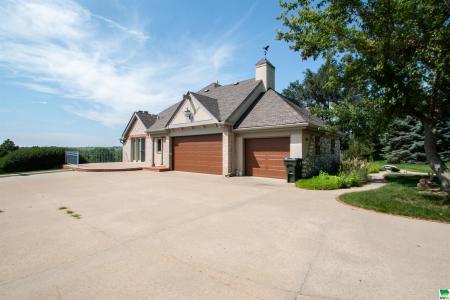 528 Pelletier Drive, Sioux City, Iowa 51104