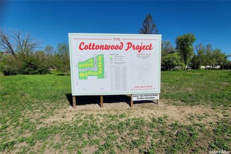 32 KENNEY CRESCENT, Weyburn, Saskatchewan S4H 1L3, Kanada