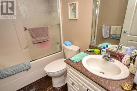 800 RAINBOW CRESCENT, Saanich, British Columbia V8X 5M2, Canada