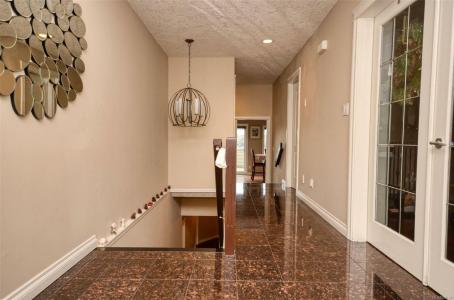 800 RAINBOW CRES, Saanich, British Columbia V8X 5M2, Canada