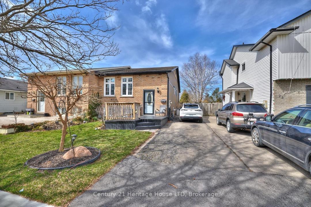 27 MAYFAIR DRIVE, Welland, Ontario L3C 7A1, Canada