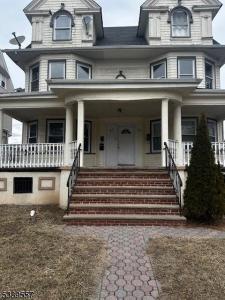 92 Carnegie Ave, East Orange City, NJ 07018-2933, USA