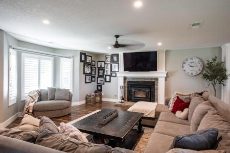 9337 Creekside Lane, Modesto, California 95357, USA