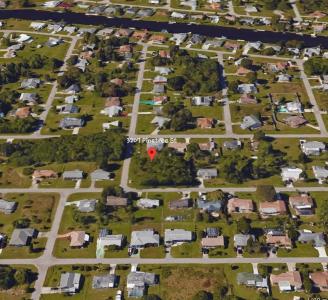 3207 Pinetree Street, Port Charlotte, Florida 33952, USA