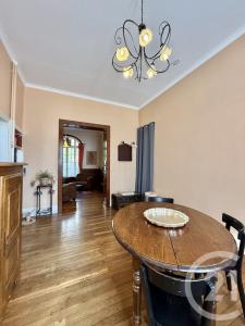 Moulins, Alvernia 03000, Francia