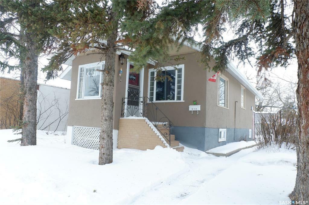 512 CENTRE STREET, Assiniboia, Saskatchewan S0H 0B0, Canada